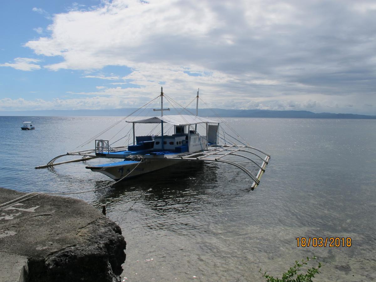 Cabilao Sunset Dive & Beach Resort Loon Extérieur photo