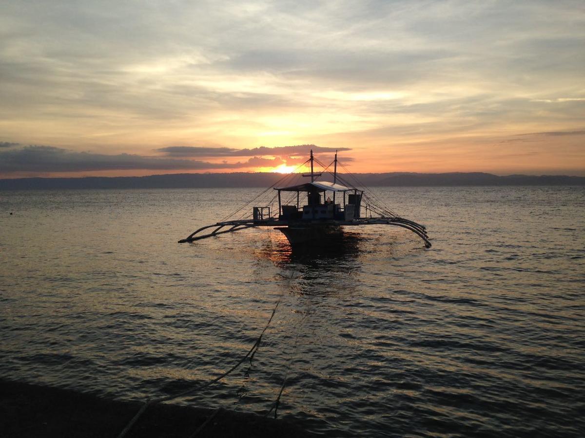 Cabilao Sunset Dive & Beach Resort Loon Extérieur photo